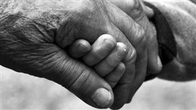 奶奶、祖孫／Pixabay