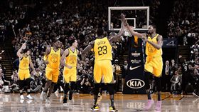 NBA／浪花兄弟50分！勇士勝活塞
NBA,金州勇士,Stephen Curry,Klay Thompson,Kevin Durant
翻攝自勇士官方推特