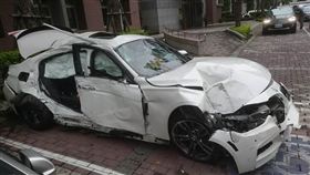 台中,BMW,酒駕,傷重,自撞