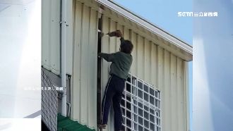 驚見蜘蛛人？無防護穿拖鞋高樓釘鐵皮