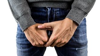 人夫包莖封死30年！醫驚：整圈都是硬塊