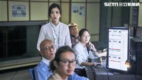 《我們與惡的距離》賈靜雯飾演新聞台主管霸氣凌人，贏得網友一片讚美聲。（圖／公視提供）