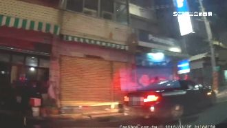 轎車失控撞機車婦！員警意外查到毒品