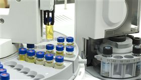 「我明明沒有使用農藥，為什麼檢驗出農藥殘留？」「我的產品都用同一批原料，為什麼上次檢驗結果沒有檢出某農藥，這次有？」面對日益關心食安的消費者，許多農民生產者選擇申請農法認證或自主檢驗，常常在檢驗過程中產生上述疑問，當農民希望提供安全無虞的農產品給消費者時，該如何選擇有效的認證、檢驗方式呢？