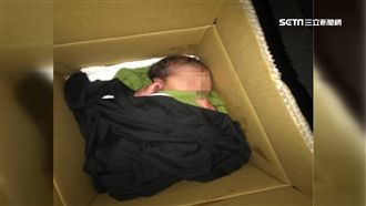 女嬰遭裝箱棄中和人行道　臍帶還連著