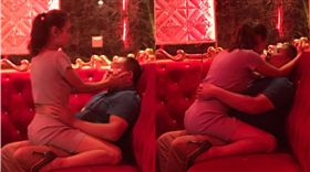 中國官員攬女淫唱KTV　坐腿撫腰親熱照曝光。（圖／翻攝微博）