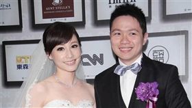 吳宇舒2013年嫁給同公司的記者朱凱翔。（圖／翻攝自臉書）