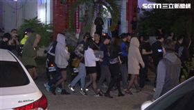 假遊戲餐廳真賭博！長腿辣荷官助陣　警現場查獲百萬賭資