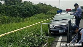 台北市關渡馬場對面防潮堤發現一具男性浮屍（讀者提供）