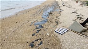 金門馬山岸際油汙綿延一公里　將完成清除　中央社