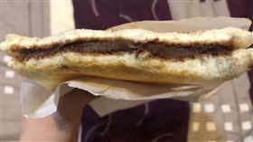 她怨買到「巧克力爆漿吐司」：也抹太厚！　網羨慕求店址：老闆痛心中（圖／爆怨公社）