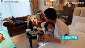 許久不見的母女倆相擁在一起。（圖／Mom & Dad臉書授權）