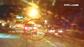 突換車道釀禍　撞車後轉180度才停