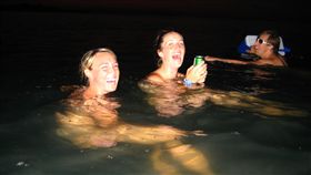 裸體 游泳 正妹
https://www.flickr.com/photos/cbaugh/2734619224/in/photolist-5aDD2j-oLWxnE-oLWvuG-p2oM13-f3gUHs-rkWfiT-6sbZpy-Nsozb-4SAY7E-81v4k1-RpfpHN-iLJSM3-bvBqdg-4waKJo-S6at1k-6xnUjg-9A3mZo-5Gj851-dG2n9