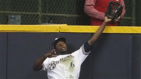 ▲肯恩（Lorenzo Cain）沒收追平轟。（圖／美聯社／達志影像）