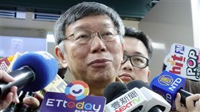 大巨蛋案都審  柯文哲強調公開透明台北市都發局28日召開大巨蛋案都市設計審議會，前局長林洲民27日晚間在臉書貼文，指遠雄遞件內容不盡清楚、不盡實在；台北市長柯文哲（前）28日上午受訪表示，會採網路直播，交由社會大眾評判。中央社記者梁珮綺攝  108年3月28日