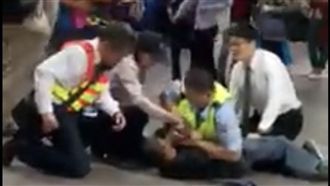 模仿效應？北捷男腳踹站長遭壓制
