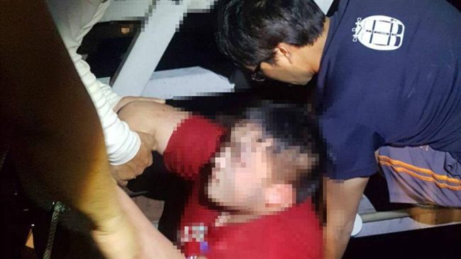 淡水河邊為了一戒指　她跳！他也跳？