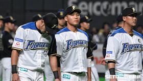 ▲王柏融開幕戰列隊。（圖／記者王怡翔攝影）