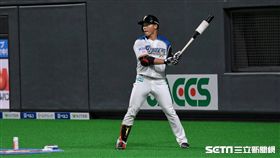 ▲王柏融打擊準備。（圖／記者王怡翔攝影）