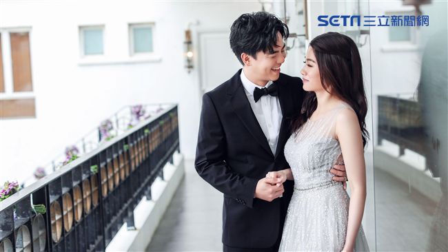 柯有倫補辦婚宴　7字浪漫告白愛妻❤