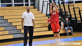 Rashard Lewis與李吟娸。（圖／記者劉家維攝影）