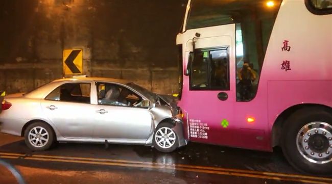 阿里山公路汽車撞遊覽車！5傷者送醫