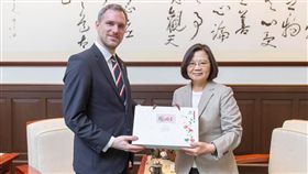 拷秋勤,國民黨,布拉格,市長,賀吉普,中國,韓國瑜 圖/蔡英文臉書