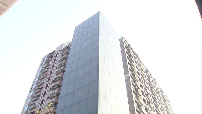 停車塔拚售祭優惠！鄰居曝：沒人敢買