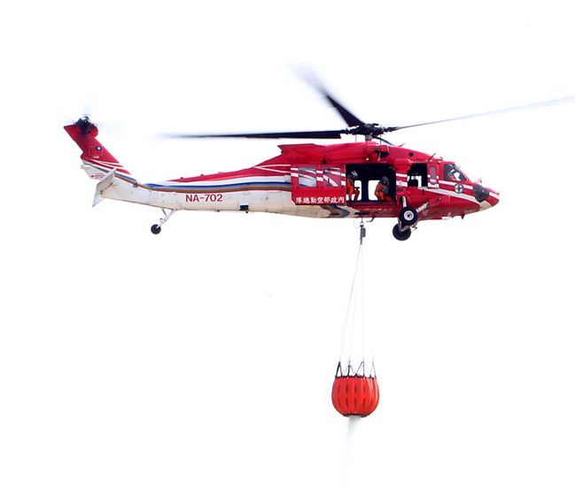 108年「國防知性之旅—龍翔營區開放」火災空中支援暨人員搜救。（記者邱榮吉/新社拍攝）