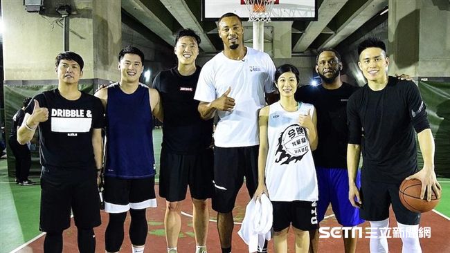 NBA／幸運搭檔路易斯　球迷嗨翻啦