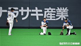 ▲30日火腿王柏融、西川遙輝、大田泰示外野會議。（圖／記者王怡翔攝影)