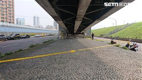 橋下,塑膠袋,陳屍,新北,翻攝畫面