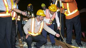 台鐵成功追分段雙軌切換！林佳龍徹夜視察　網：部長愛台中
夜視成功追分工程　網：林佳龍愛台中