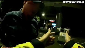 影／騎車搖搖晃晃！吾爾開希：沒喝酒