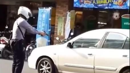 警開2槍射逃逸贓車　近距離畫面曝光