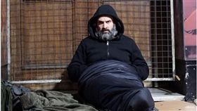 英國／露宿街頭當流浪漢日乞台幣2.4萬元　竟比打工多！《露宿街頭60天》