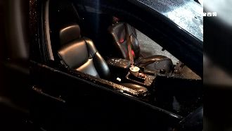 看夜景遭襲！酒醉男隨機砸車還毆警