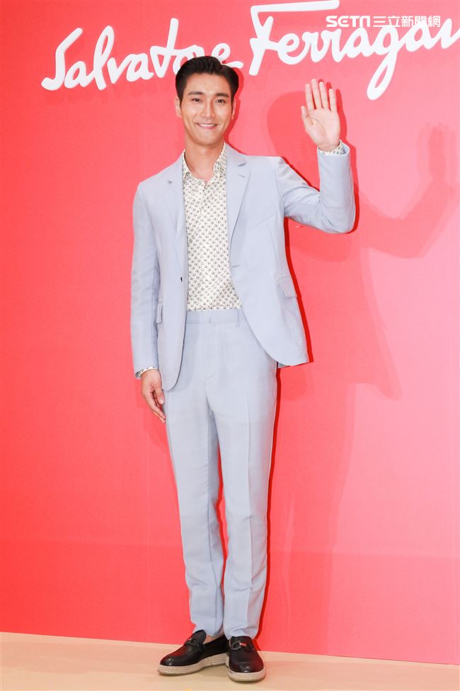 義大利精品品牌Salvatore Ferragamo開幕記者會，韓國藝人始源。（記者林士傑/攝影）