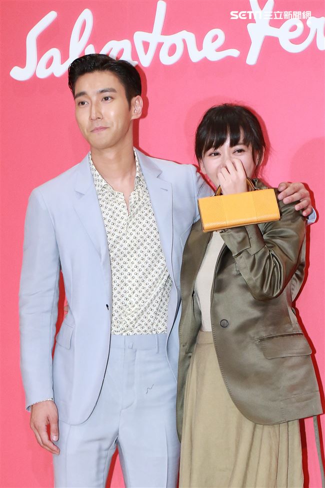 義大利精品品牌Salvatore Ferragamo開幕記者會，始源、陳意涵。（記者林士傑/攝影）