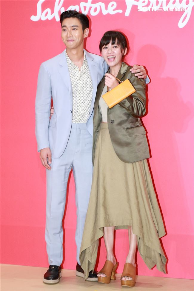 義大利精品品牌Salvatore Ferragamo開幕記者會，始源、陳意涵。（記者林士傑/攝影）