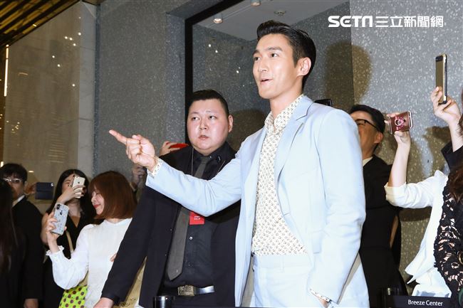 義大利精品品牌Salvatore Ferragamo開幕記者會，韓國藝人始源。（記者林士傑/攝影）