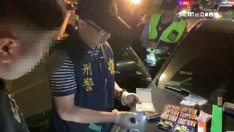 車停路中叫不醒　警破窗發現滿滿毒品