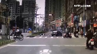 名車撞騎士還肇逃　網：肯定有問題