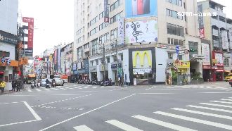 逢甲藥妝店插旗蛋黃區　外籍客狂掃貨