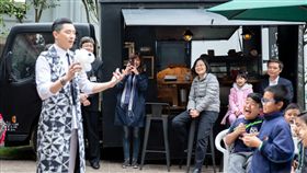 總統蔡英文1日在官邸招待興華國小師生。（圖／總統府提供）