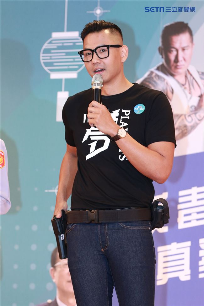 黑人陳建州出席校園反毒宣傳活動並客串反毒影片演出。（記者林士傑/攝影）