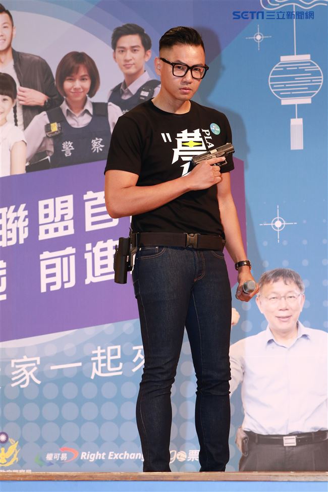 黑人陳建州出席校園反毒宣傳活動並客串反毒影片演出。（記者林士傑/攝影）