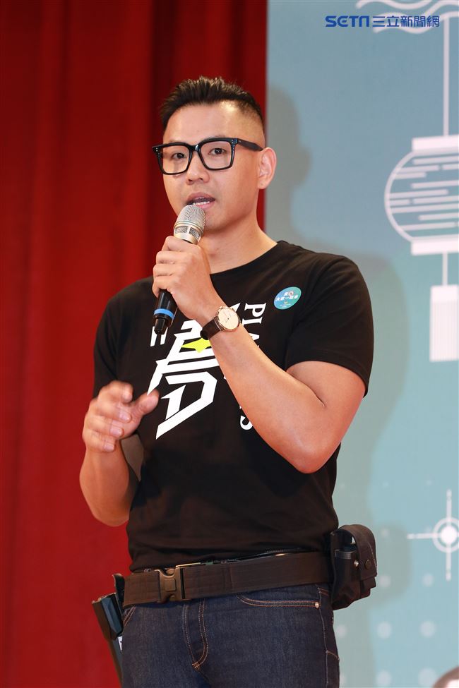 黑人陳建州出席校園反毒宣傳活動並客串反毒影片演出。（記者林士傑/攝影）