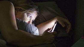 圖／翻攝pixabay,睡前滑手機,滑手機